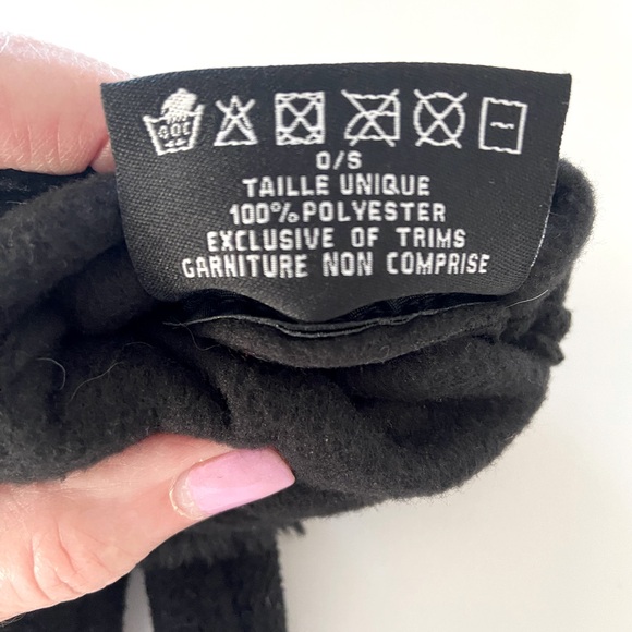 Black Warm Gloves with Touch Screen Tips - Picture 4 of 4